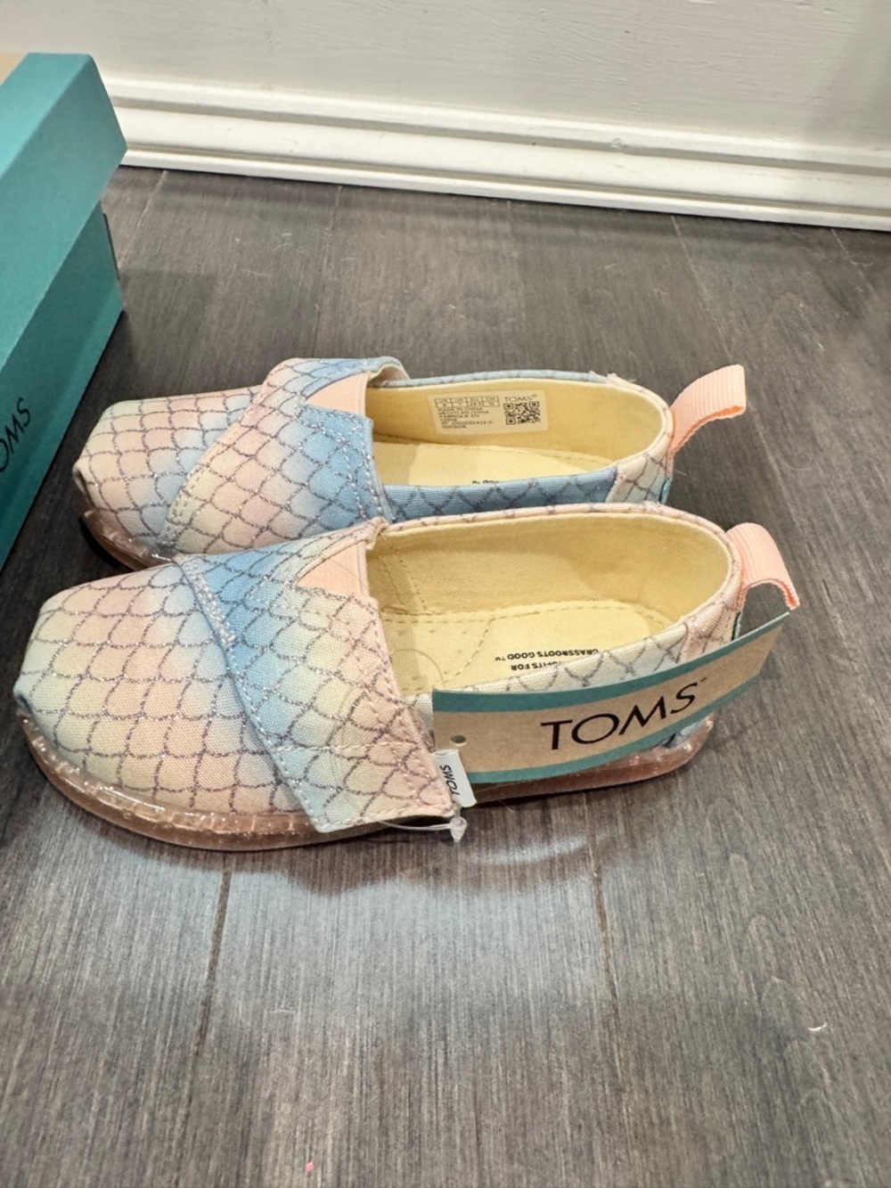 NWT TOMS Toddler Girls 8 Alpargata Pink Blue Mermaid-Scale Slip-On Shoes Sneaker - Picture 3 of 6